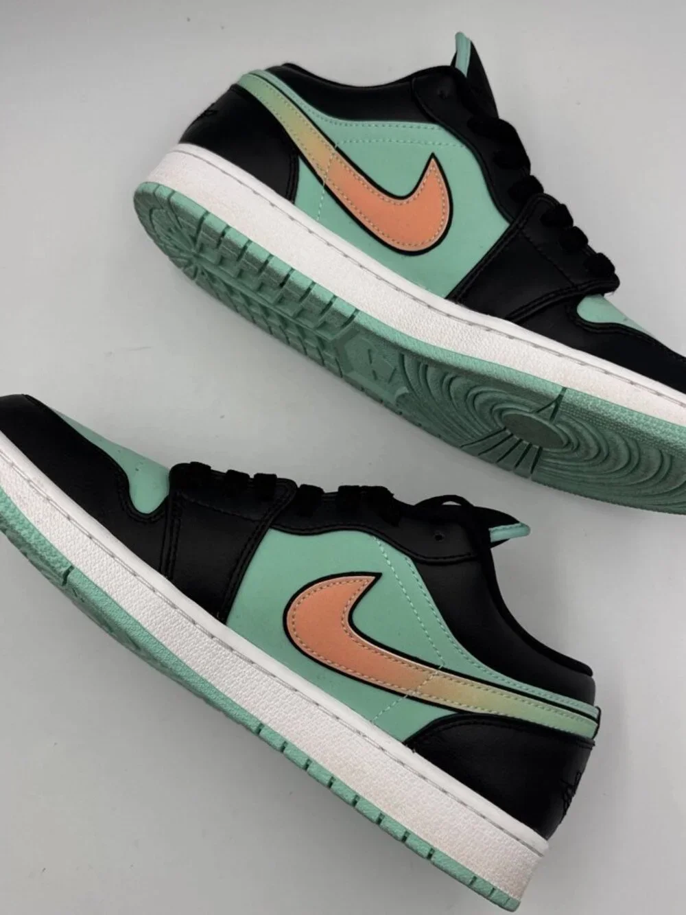 Air Jordan 1 SE Low Tropical Twist Black Mint Size 9